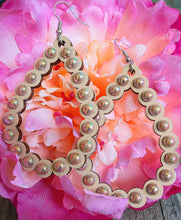 Load image into Gallery viewer, Perla Earrings (Nude)